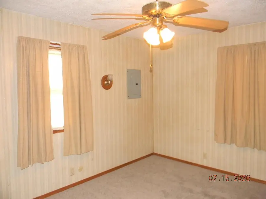 315 S Stewart Dr, Haysville, KS 67060 - #2