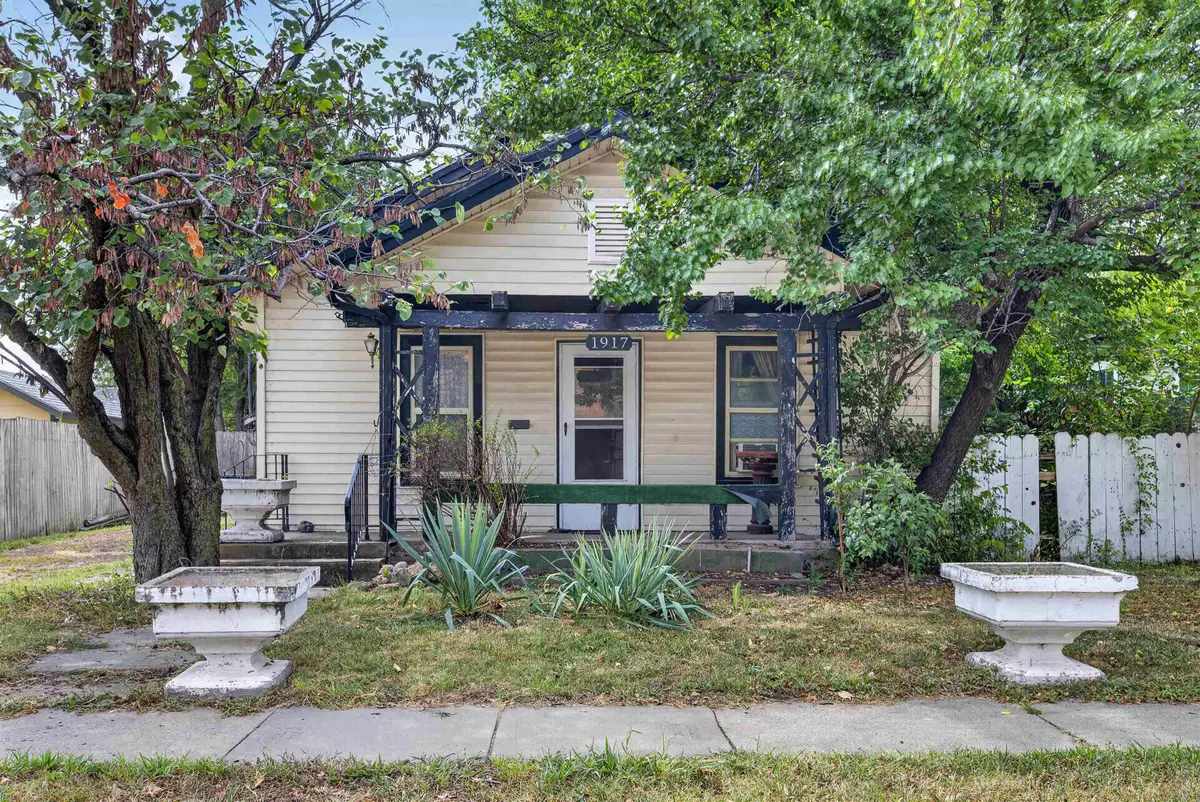 1917 W Mccormick Ave, Wichita, KS 67213 - #1