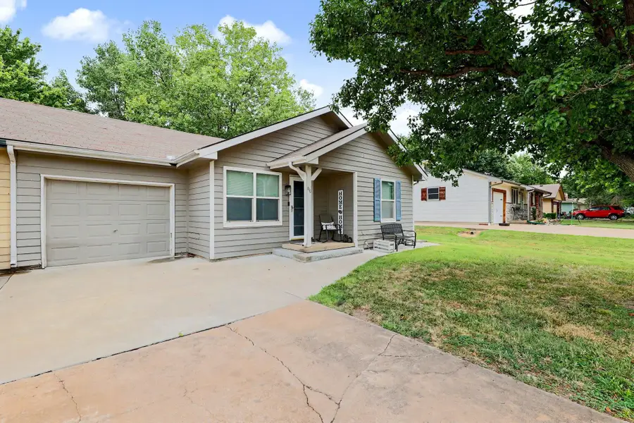 810 E 3rd St, Douglass, KS 67039 - #3