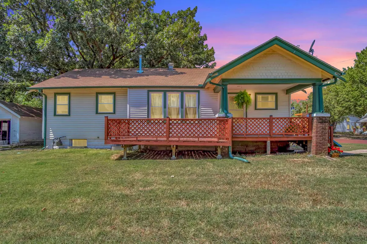 625 E 5th, Newton, KS 67114 - #1