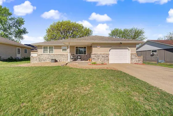 2814 Linda Ln, Salina, KS 67401