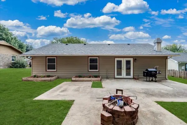 1003 Highland Dr, Arkansas City, KS 67005