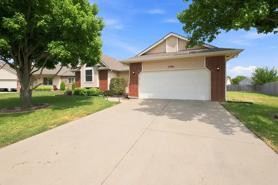 2706 N Meadow Oaks Ct, Wichita, KS 67220 - #3