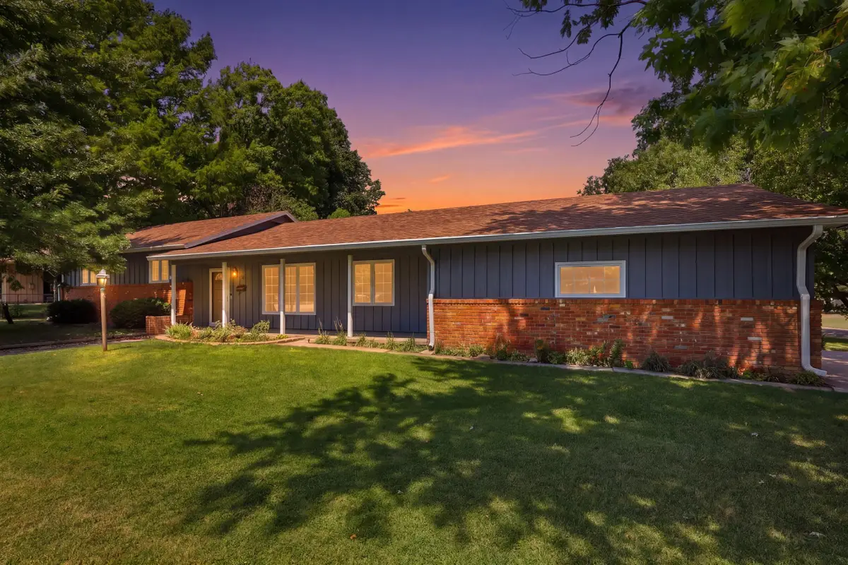 909 Countryside Dr, McPherson, KS 67460 - #1