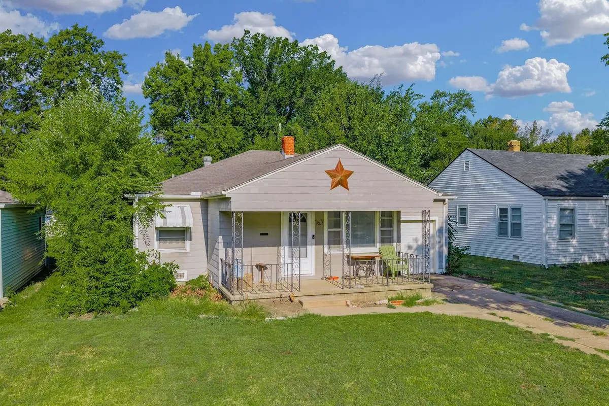 727 S Fountain Ave, Wichita, KS 67218 - #1
