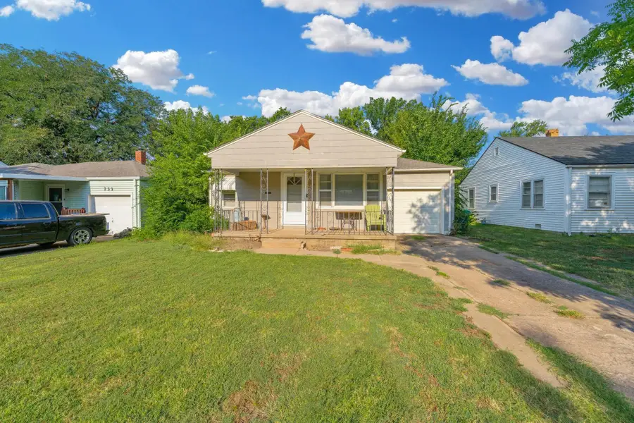 727 S Fountain Ave, Wichita, KS 67218 - #2