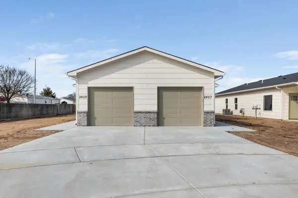 2355 W Macarthur Ct, Wichita, KS 67217