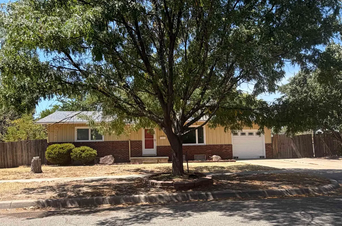 1805 N Woodrow Ct, Wichita, KS 67203 - #1