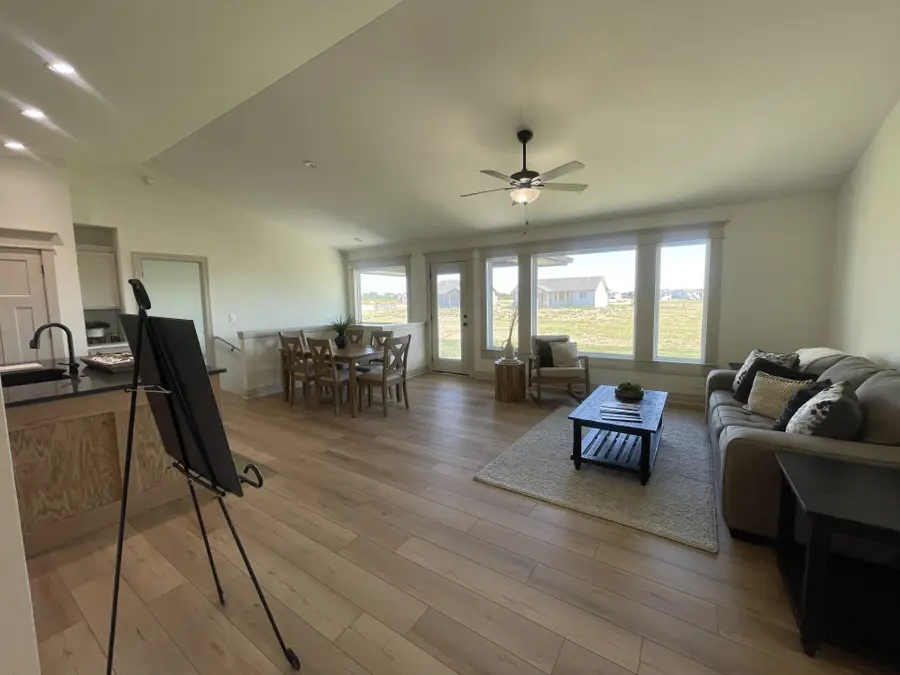 2231 E Arrowhead St, Andover, KS 67002 - #2