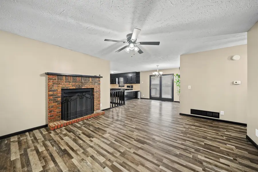 1114 Revere Dr, Salina, KS 67401 - #3