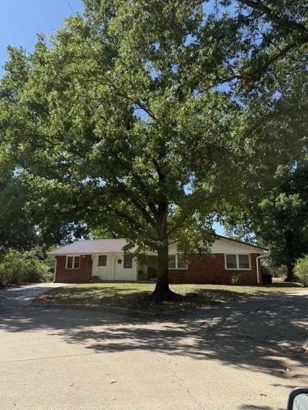 12 Roberts Ct, Winfield, KS 67156