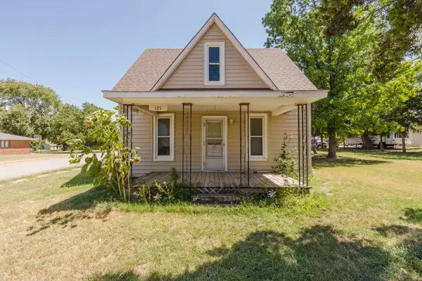 121 S Highland, Conway Springs, KS 67031