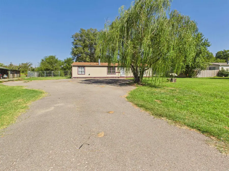 2102 E Winchester St, Wichita, KS 67216 - #2