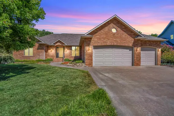 302 Lakewood Dr, North Newton, KS 67117