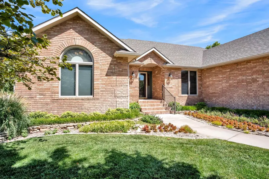 302 Lakewood Dr, North Newton, KS 67117 - #2