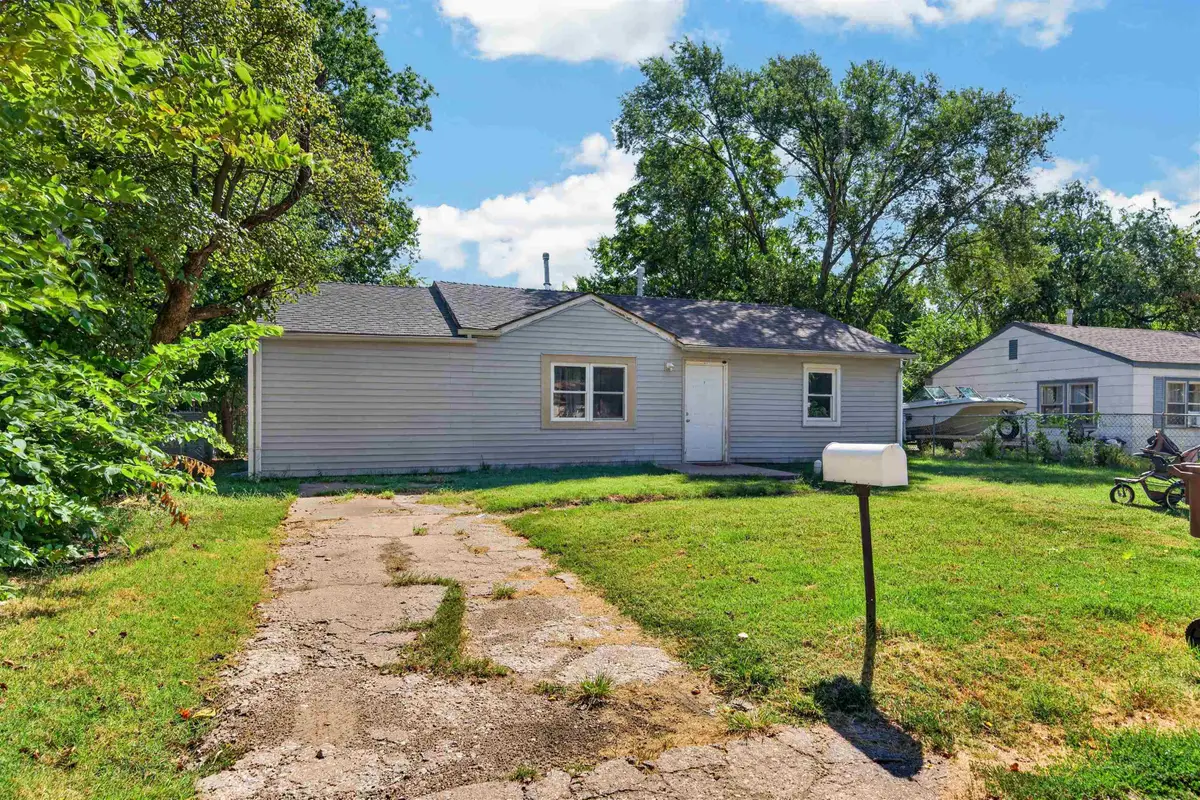 5042 S Meadowview Ave, Wichita, KS 67216 - #1