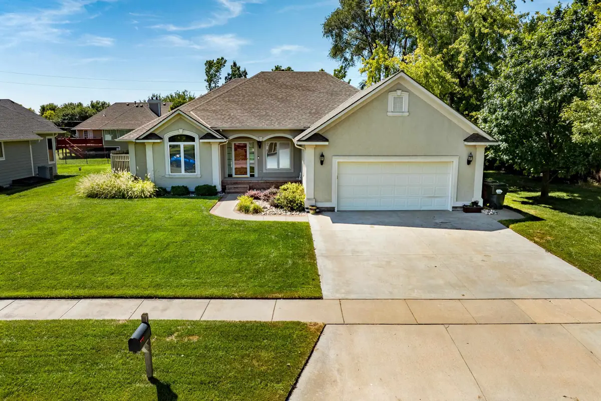 4009 Vicksburg Street, Hutchinson, KS 67502 - #1