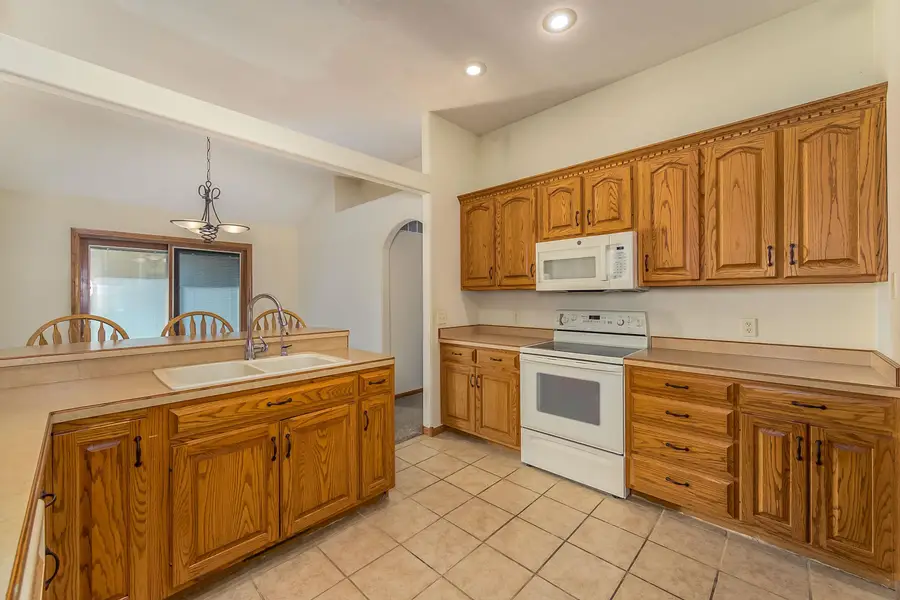 4009 Vicksburg Street, Hutchinson, KS 67502 - #3