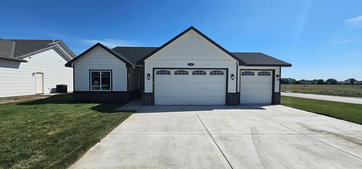 1501 E Midway Ct, Valley Center, KS 67147 - #1