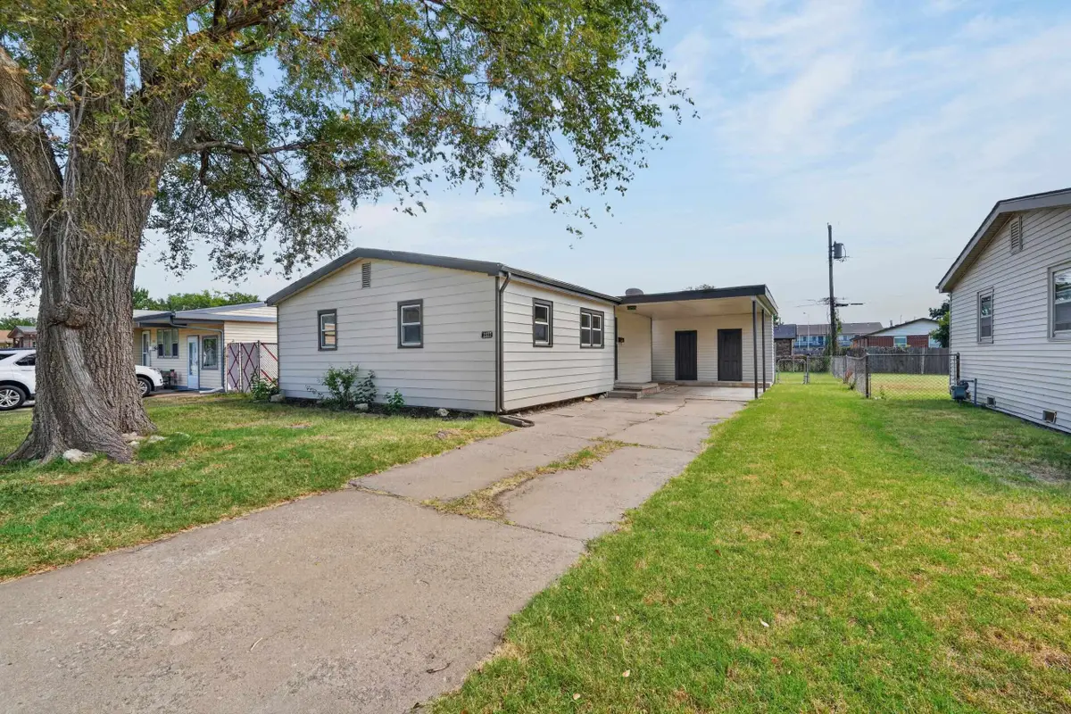 2327 W Grant Ave, Wichita, KS 67213 - #1