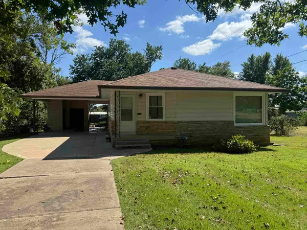 815 E 1st, Eureka, KS 67045