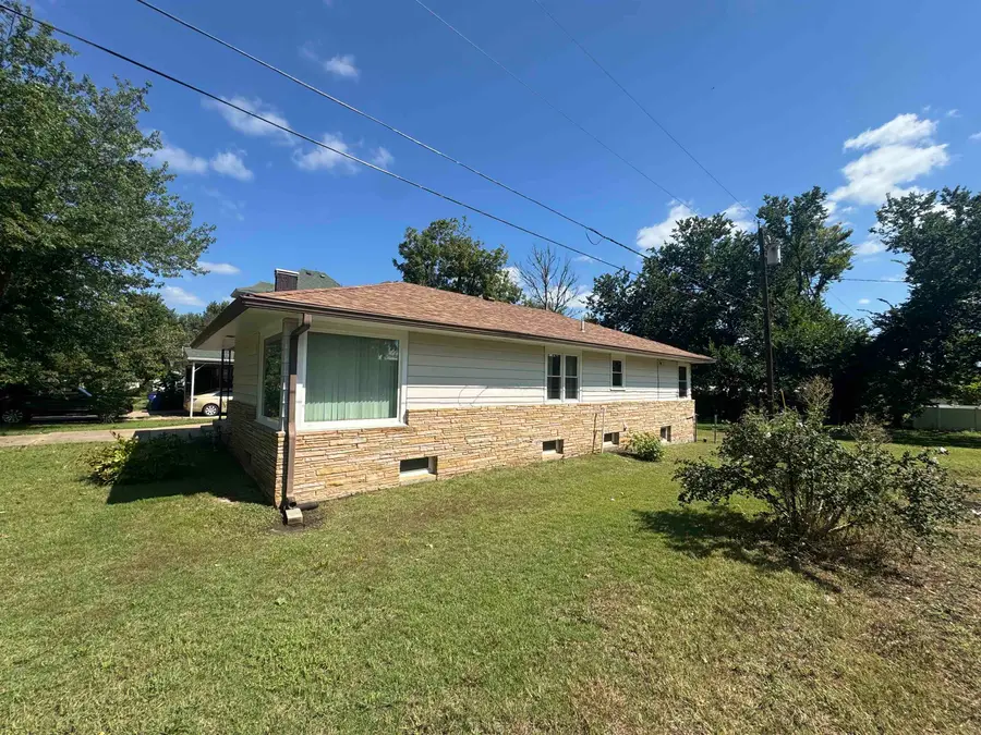 815 E 1st, Eureka, KS 67045 - #2