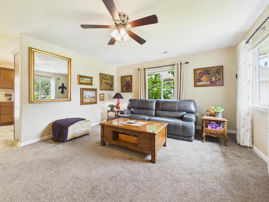 1105 N Ada St, Augusta, KS 67010 - #3