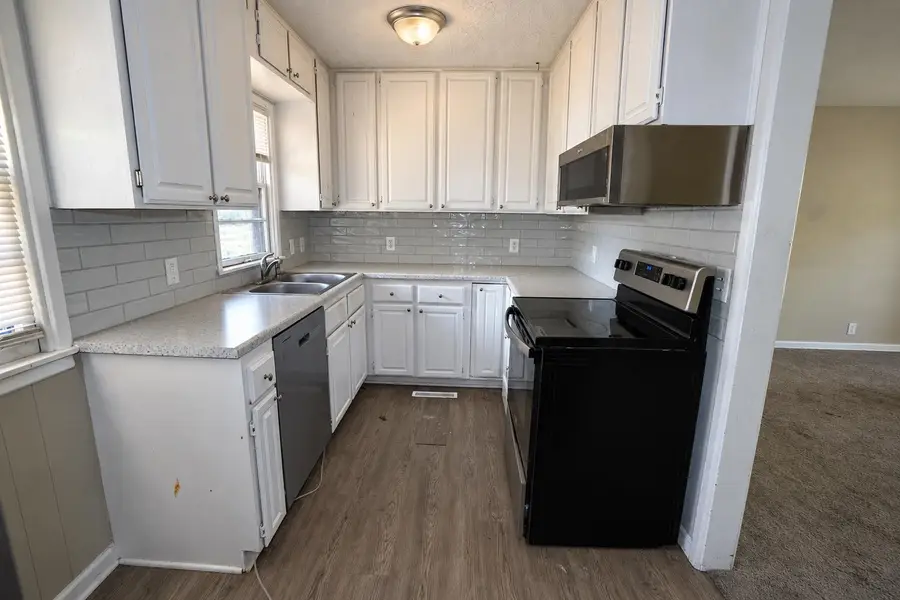 1420 E El Monte, Wichita, KS 67216 - #3