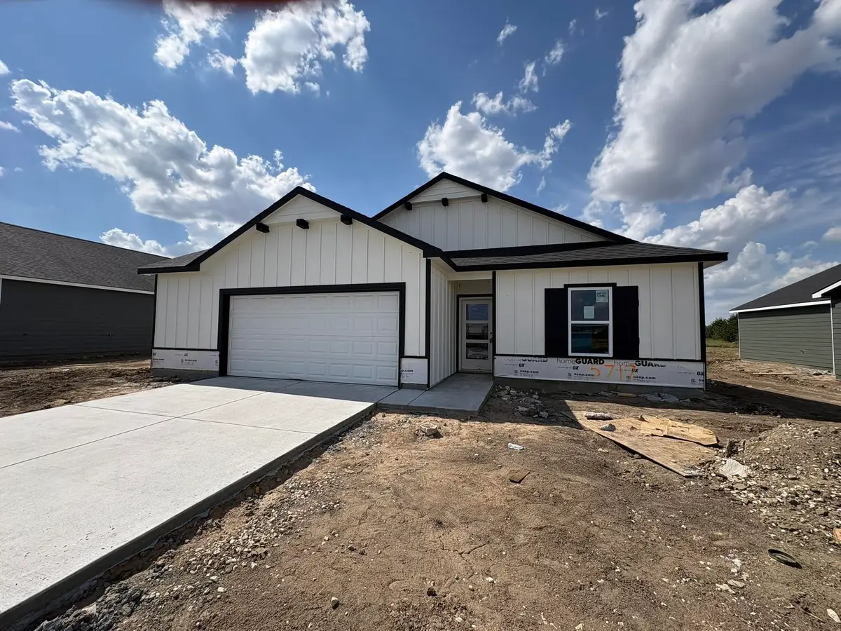 5717 Plumthicket St, Bel Aire, KS 67226 - #1
