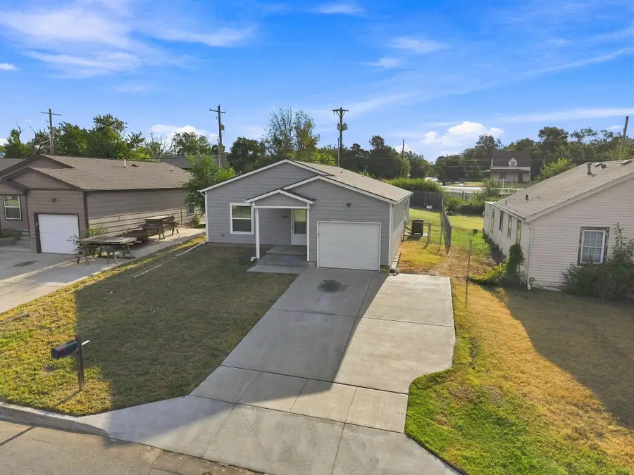 1304 N Lorraine Ave, Wichita, KS 67214 - #2