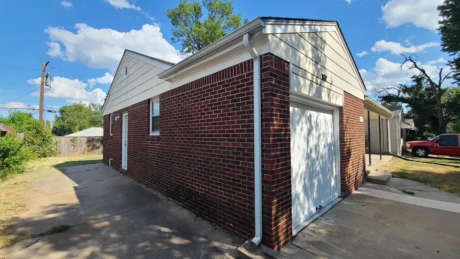 2214 S Pinecrest Ave, Wichita, KS 67218 - #3