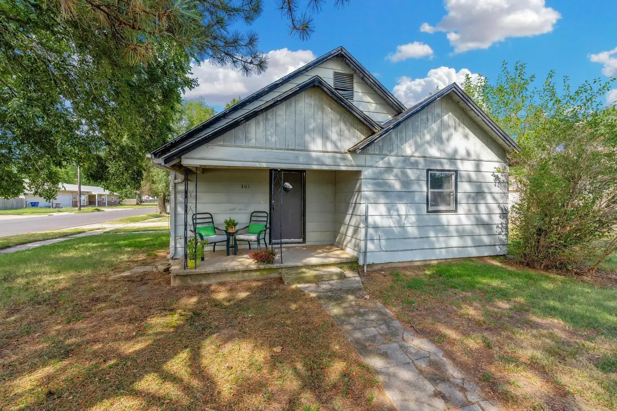 301 N Lincoln St, Cheney, KS 67025 - #1
