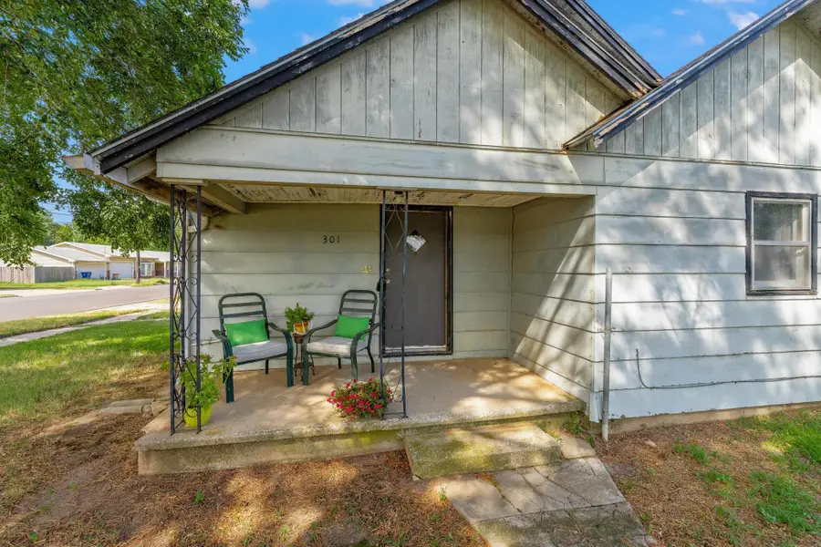 301 N Lincoln St, Cheney, KS 67025 - #2