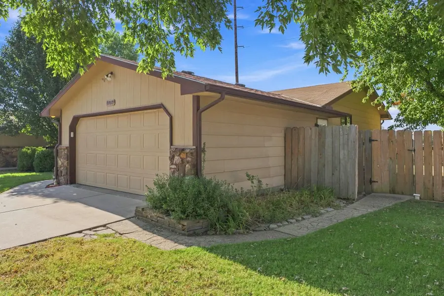 10607 W Nantucket St, Wichita, KS 67212-1274 - #3