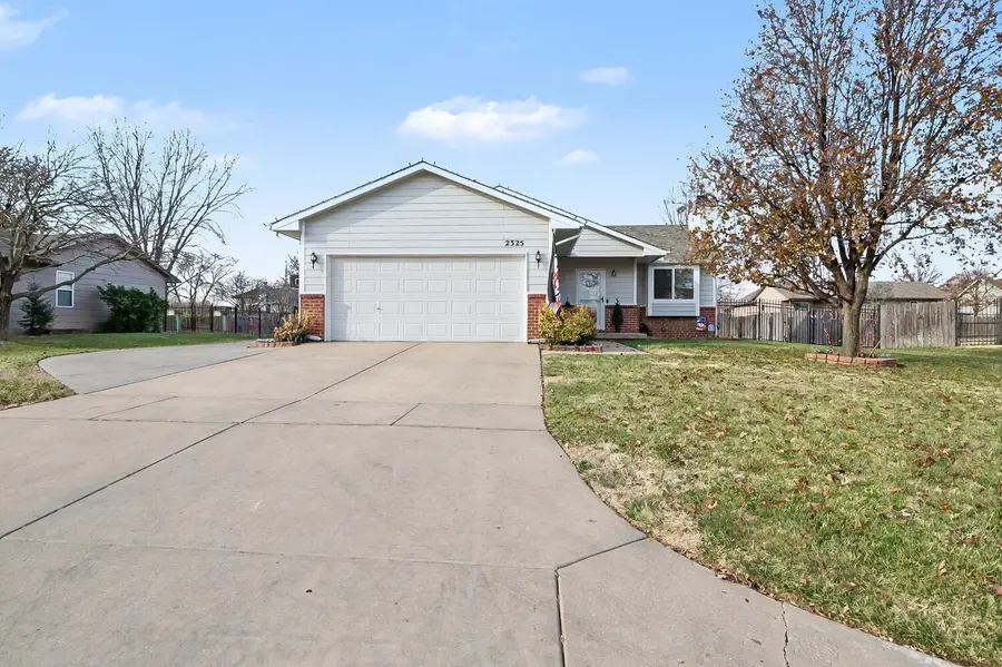 2325 S Leecrest St, Wichita, KS 67209-3047 - #2