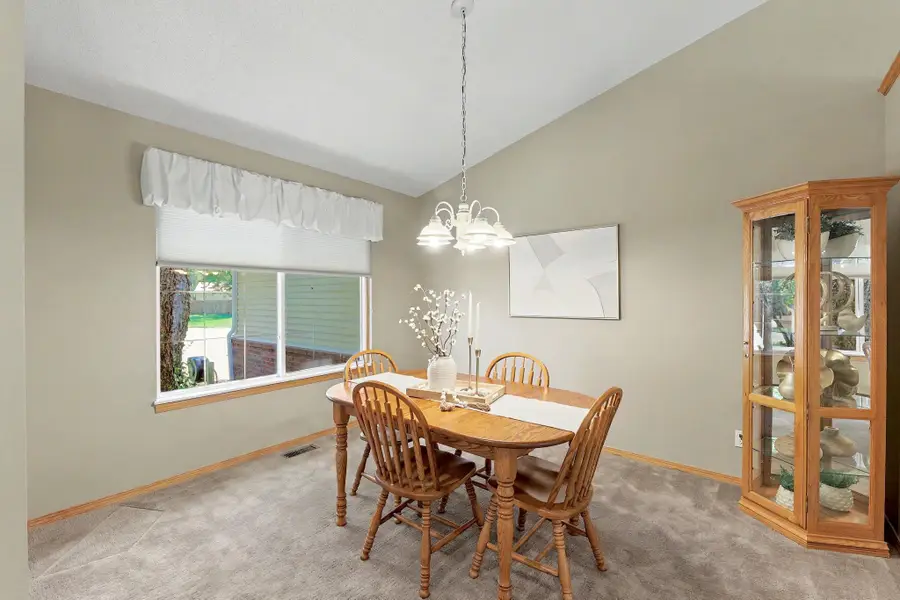 8 E 2nd St Cir, Valley Center, KS 67147 - #3