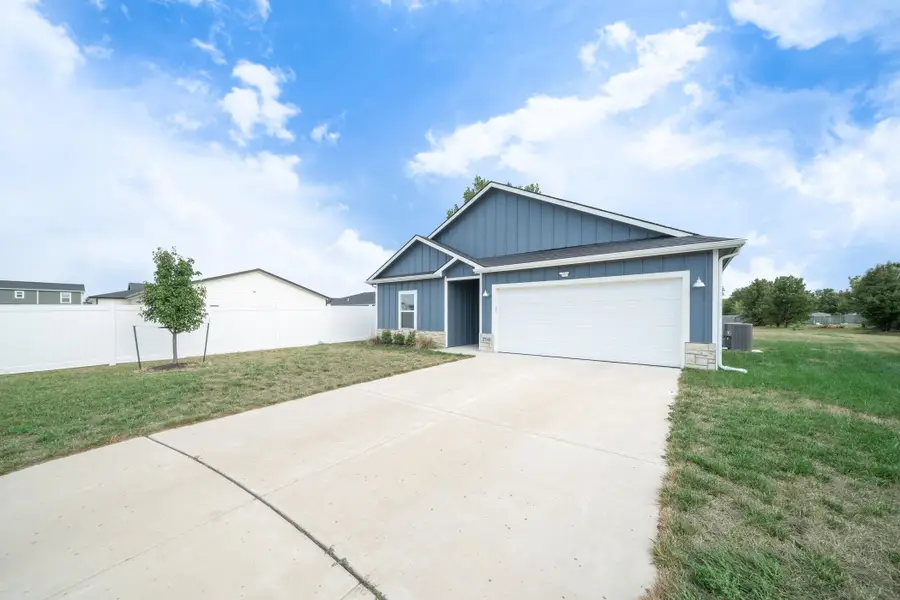 2741 S Cypress Ct, Wichita, KS 67210 - #2