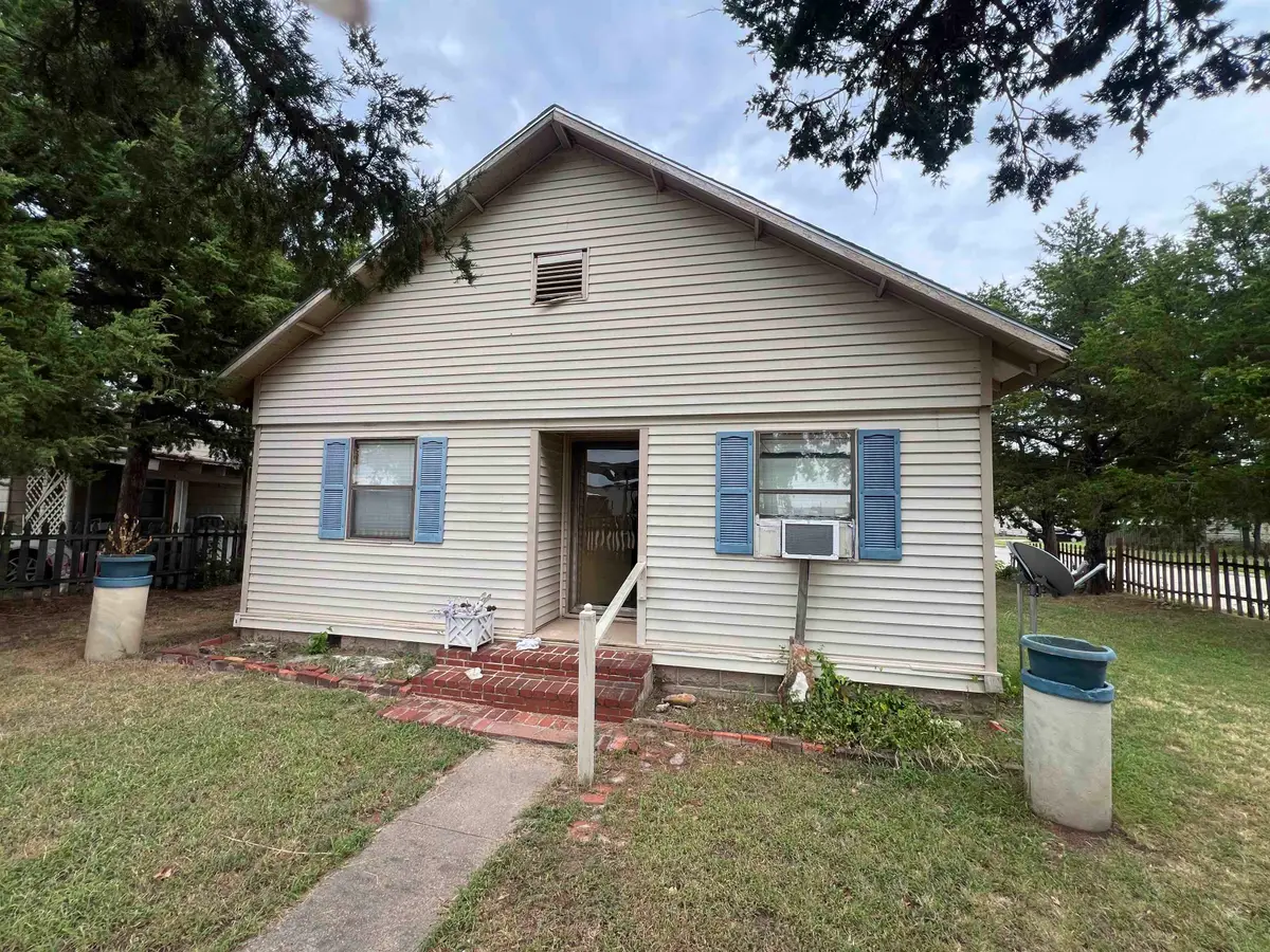 626 S 7, Arkansas City, KS 67005 - #1