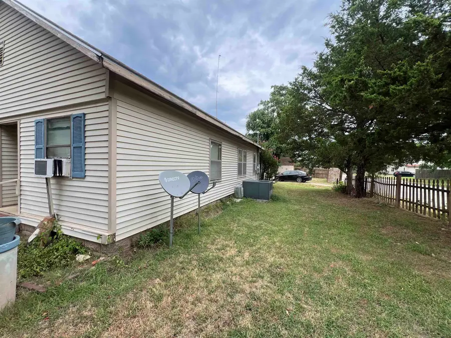 626 S 7, Arkansas City, KS 67005 - #2