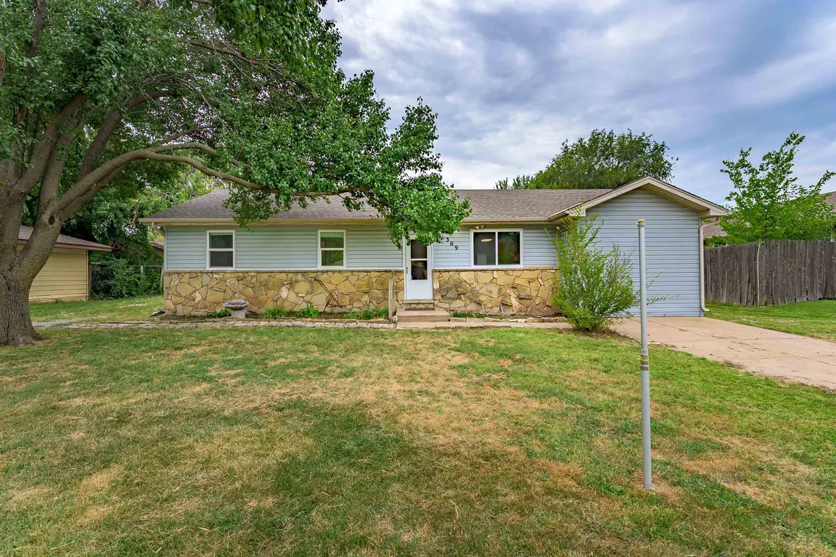 309 N Seymour St, Udall, KS 67146 - #1