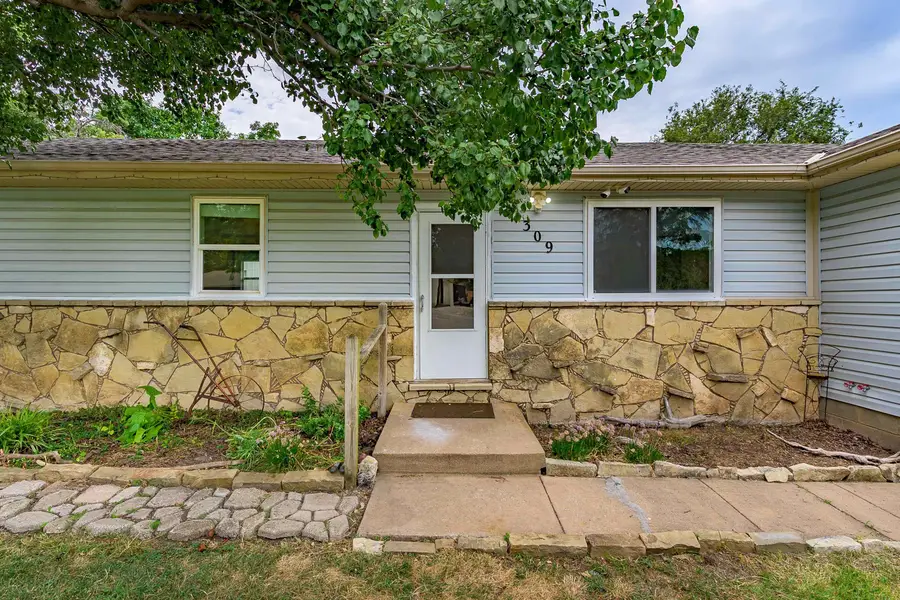 309 N Seymour St, Udall, KS 67146 - #2