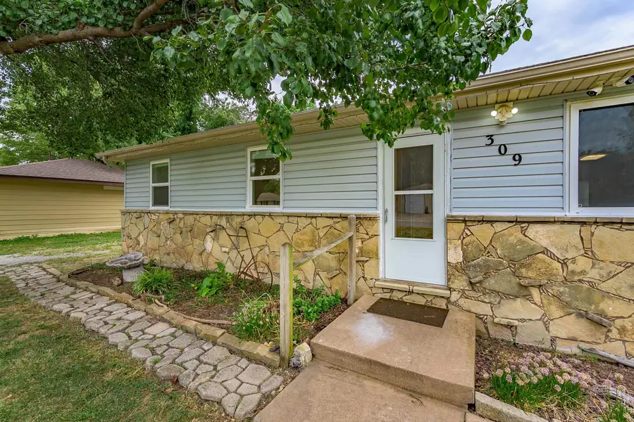 309 N Seymour St, Udall, KS 67146 - #3