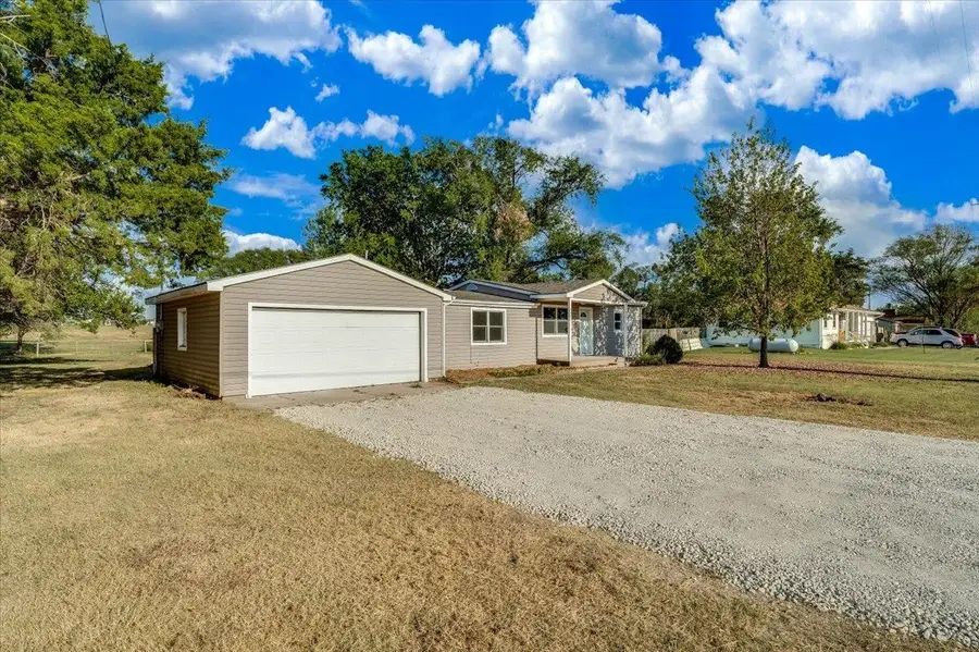 2302 S Anderson, Newton, KS 67114 - #2