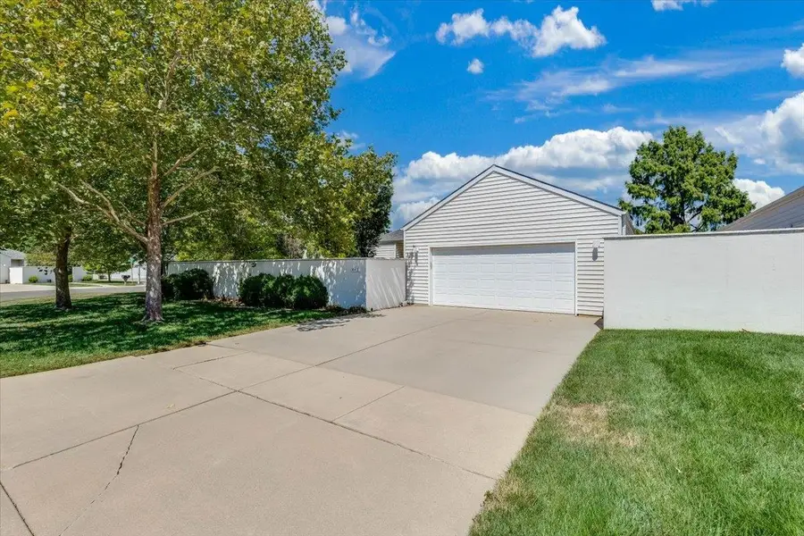 842 N Glenmoor St, Wichita, KS 67206 - #2
