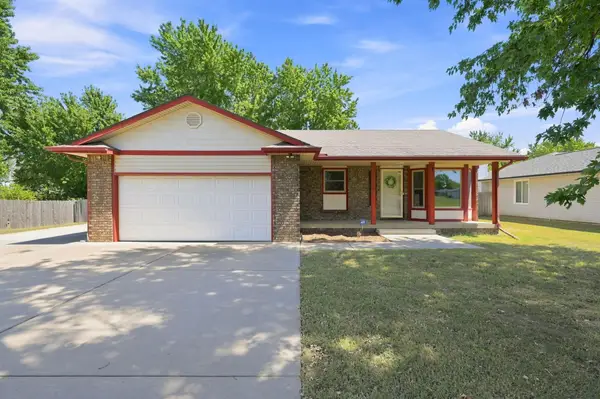 1422 N Tanglewood Ct., Rose Hill, KS 67133