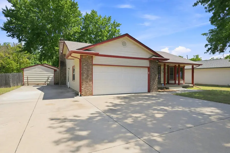 1422 N Tanglewood Ct., Rose Hill, KS 67133 - #2