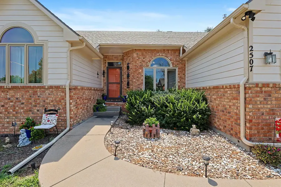 2507 N Cranbrook Ct, Wichita, KS 67226 - #2