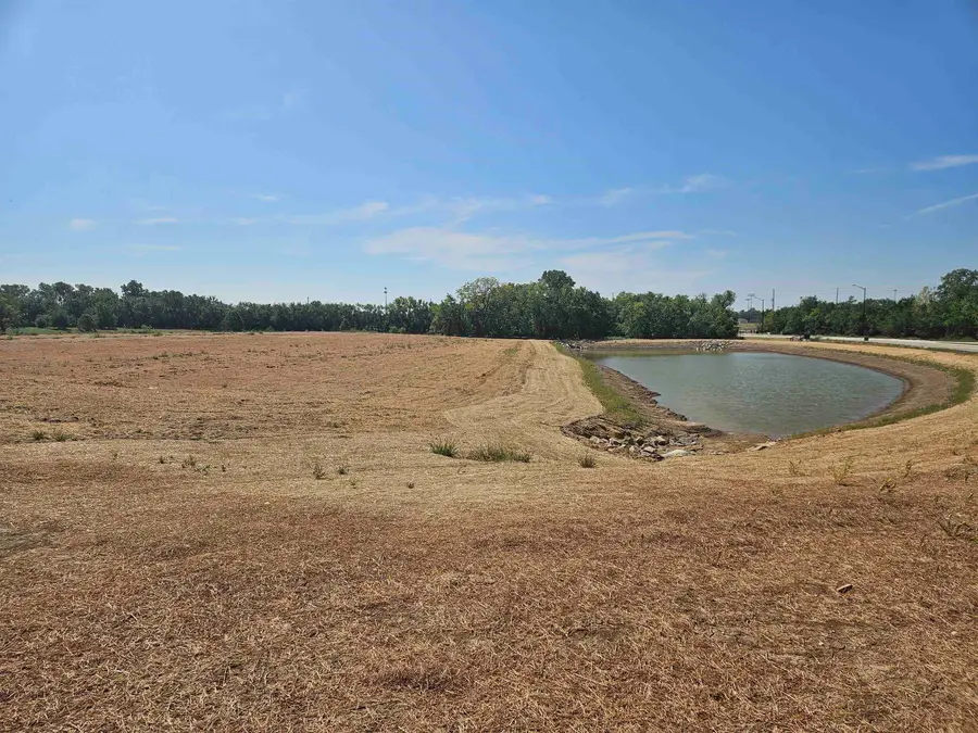 523 N Stonebluff Ct, Andover, KS 67002 - #2