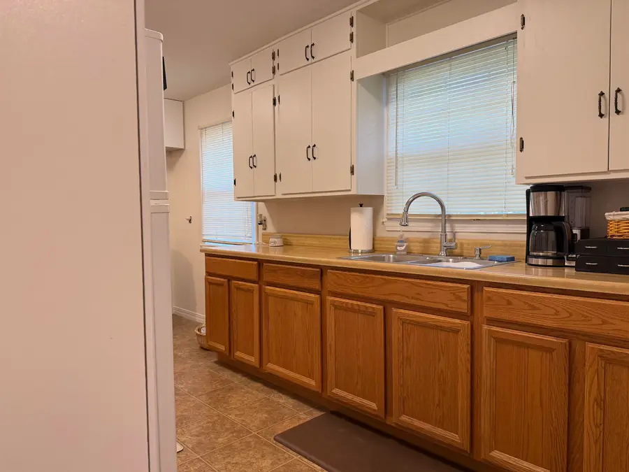 1221 Ann, Winfield, KS 67156 - #2