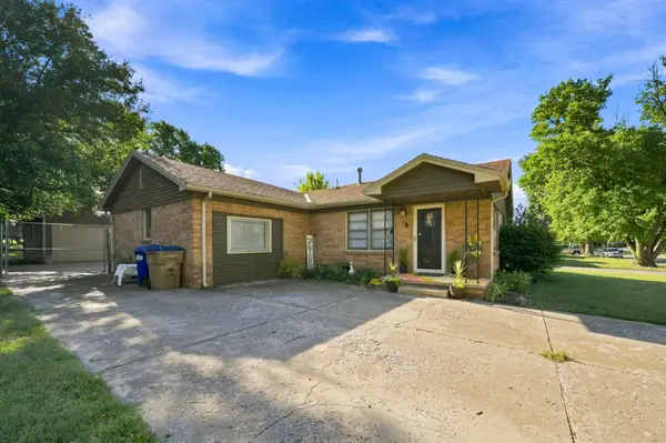 1220 N Lakeview Drive, Derby, KS 67037